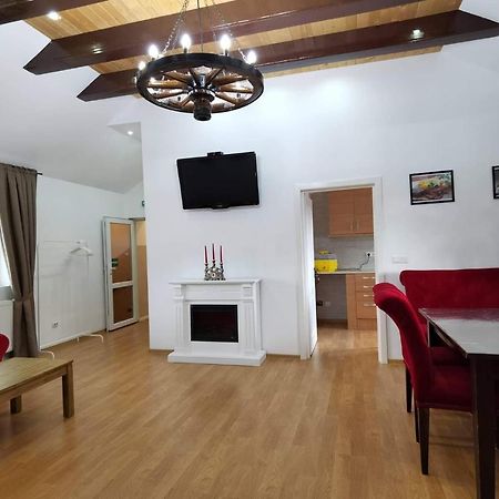 Apartament 2 Camere - Casa Divertis 부자우 외부 사진