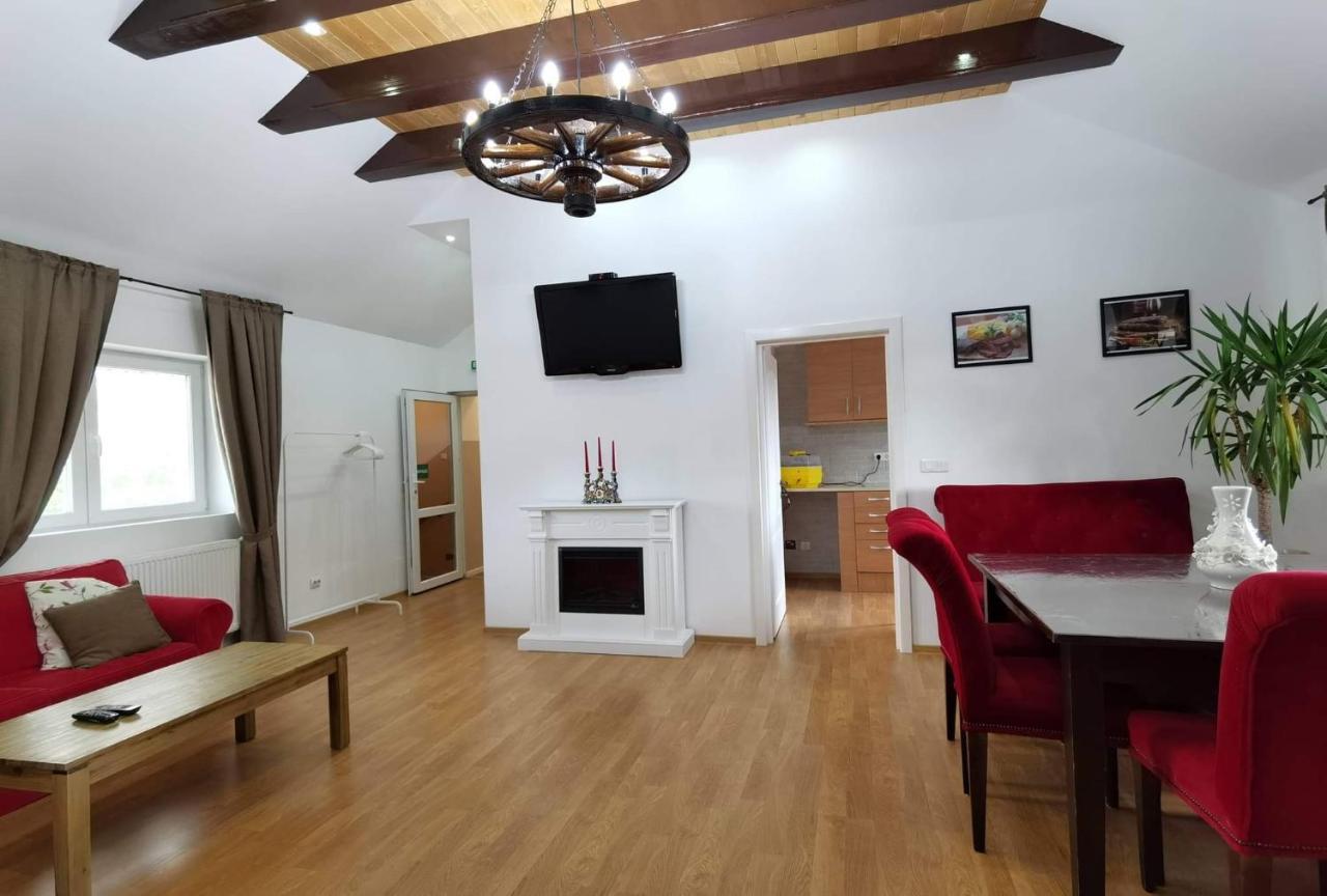 Apartament 2 Camere - Casa Divertis 부자우 외부 사진