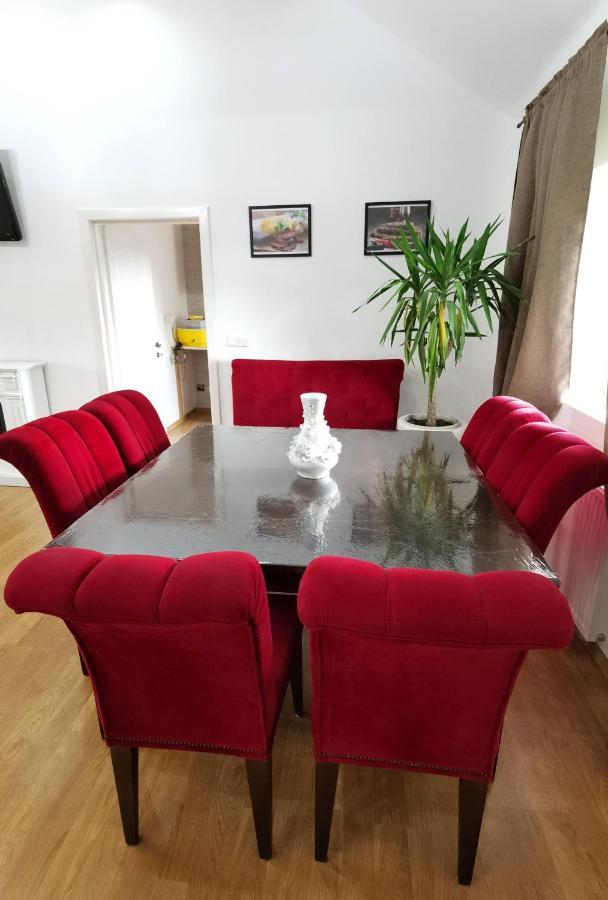Apartament 2 Camere - Casa Divertis 부자우 외부 사진